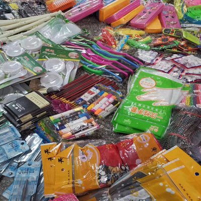 2元百貨店與義烏小商品批發(fā) 夜市地?cái)偟娜沼秘浽葱纶厔?shì)